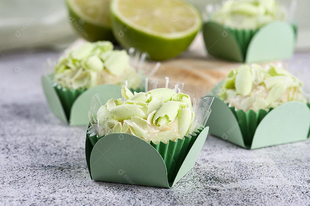 Brigadeiro Limão Gourmet. Doce típico brasileiro JPG