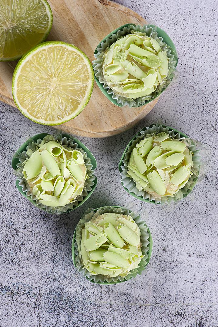 Brigadeiro Limão Gourmet. Doce típico brasileiro JPG