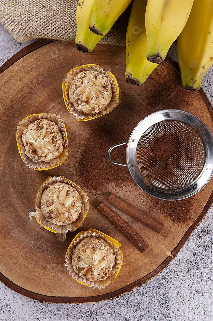 Brigadeiro Banana e Canela Gourmet. Doce típico brasileiro JPG