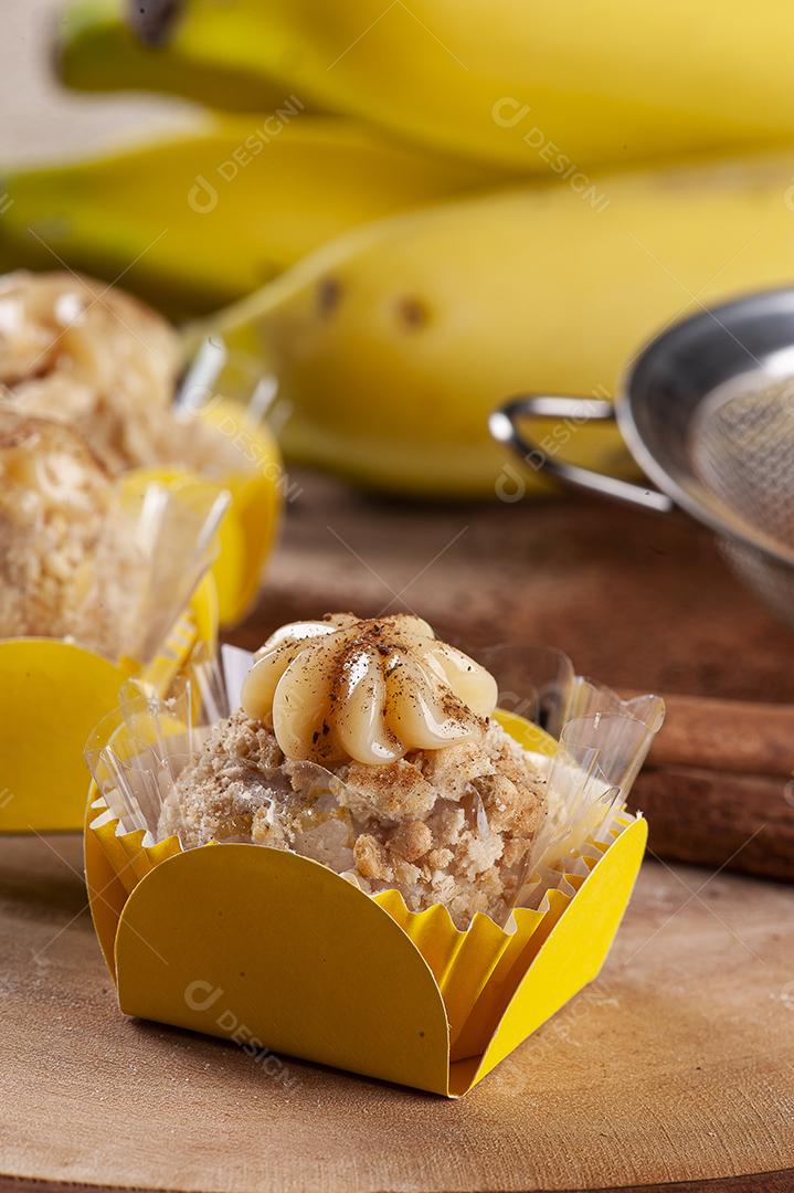 Brigadeiro Banana e Canela Gourmet. Doce típico brasileiro JPG