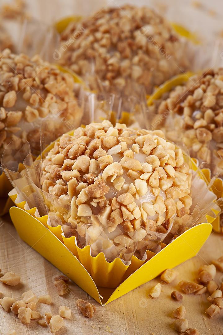 Brigadeiro Gourmet. Típico doce brasileiro JPG