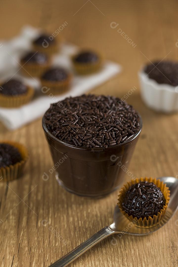 Doce de chocolate brasileiro chamado Brigadeiro em panela