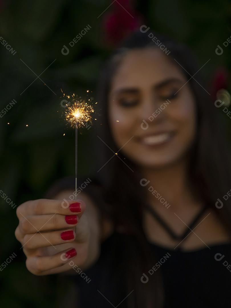 Garota segurando velar estrelar