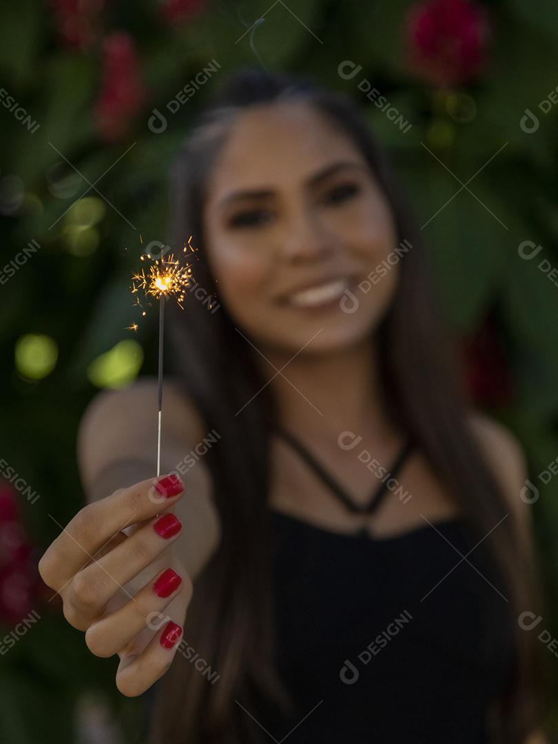 Garota segurando velar estrelar