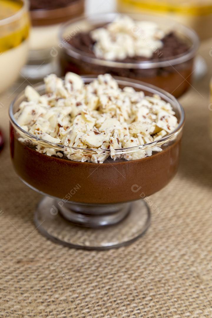Sobremesa mousse de chocolate leite chocolate branco mousse ganache mousse maracujá