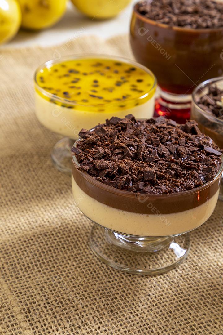 Sobremesa mousse de chocolate leite chocolate branco mousse ganache mousse maracujá