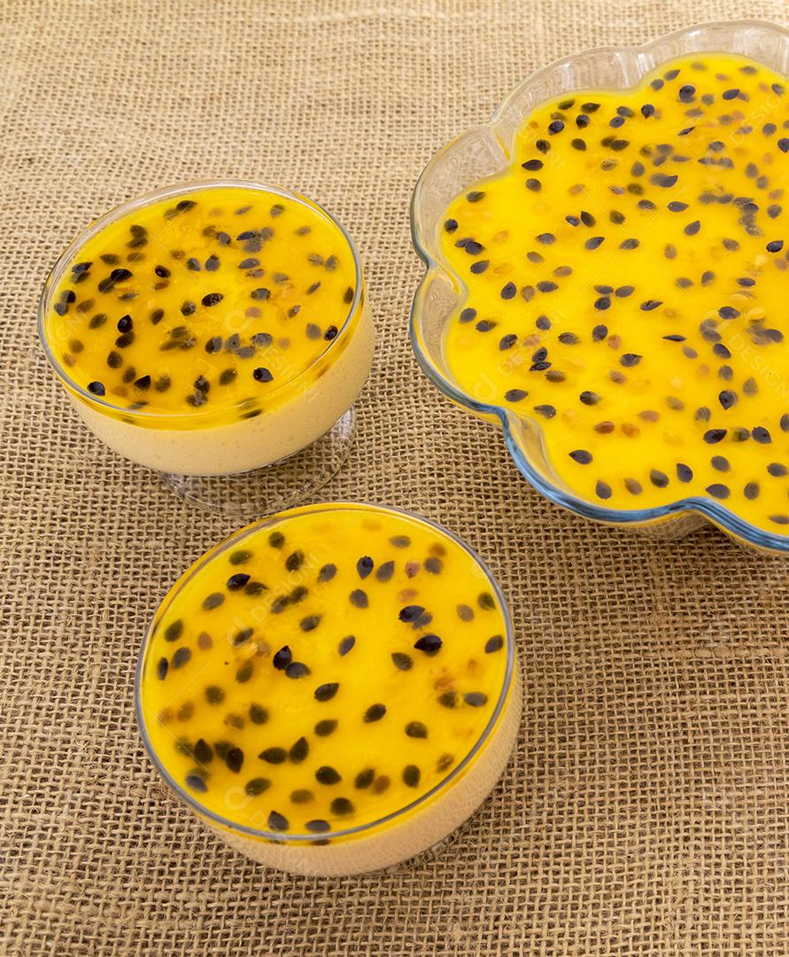 Sobremesa Mousse de maracujá servido na tigela