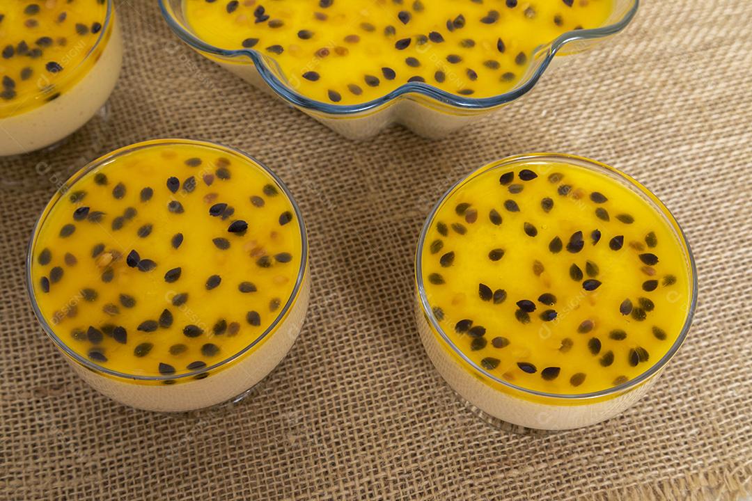 Sobremesa Mousse de maracujá servido na tigela