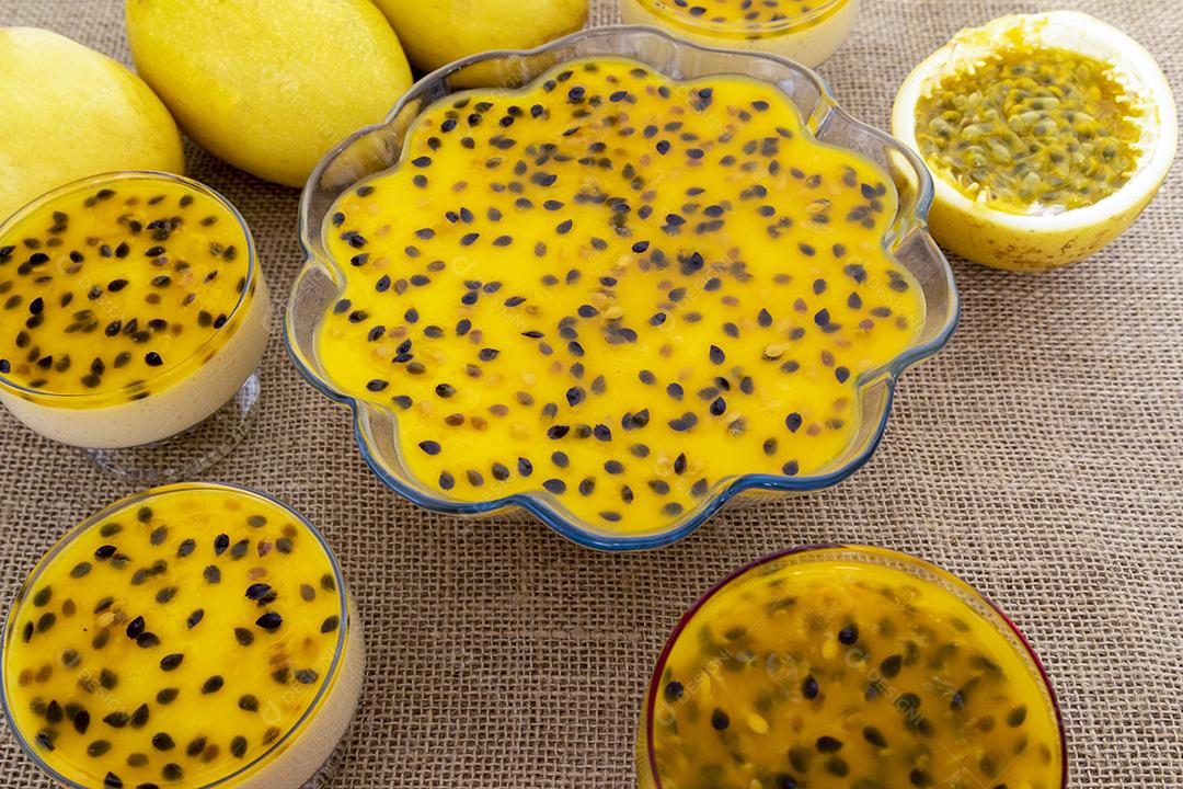 Sobremesa Mousse de maracujá servido na tigela