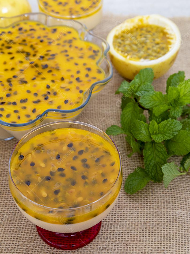 Sobremesa Mousse de maracujá servido na tigela