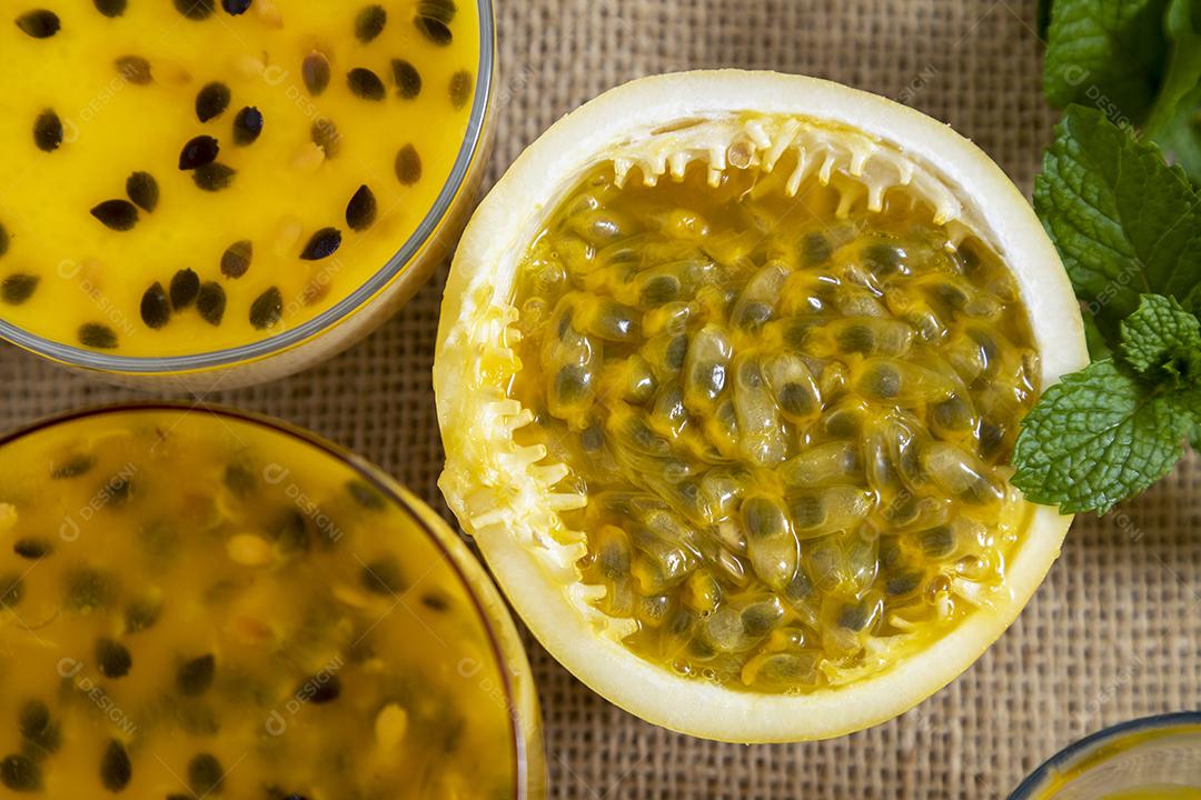 Sobremesa Mousse de maracujá servido na tigela