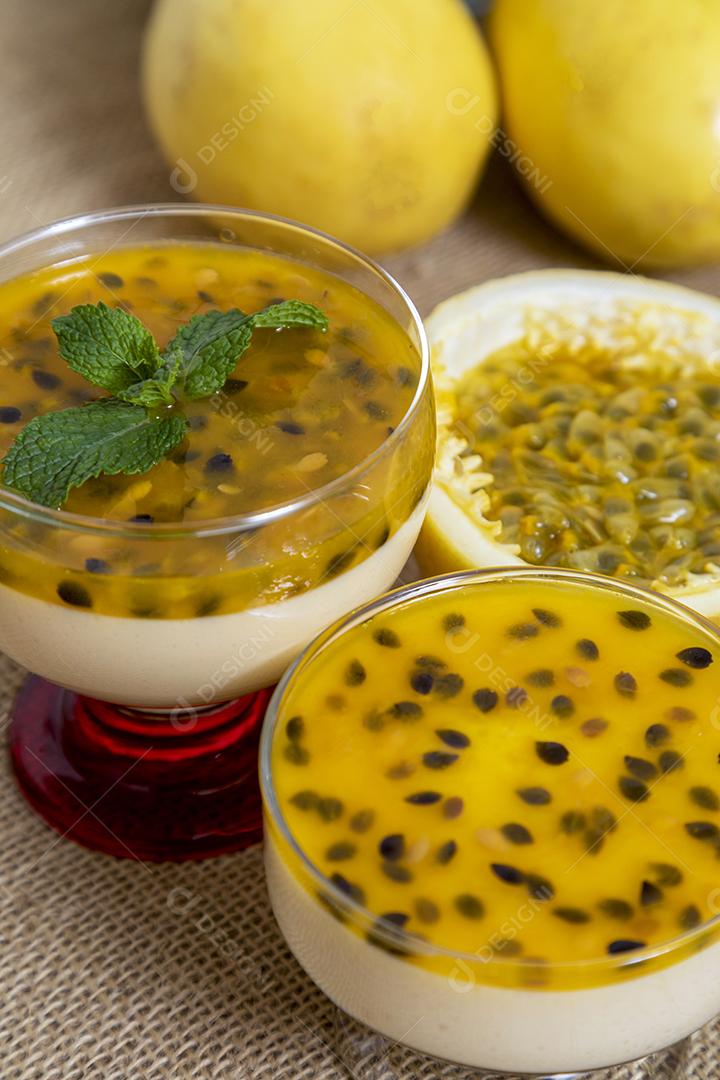 Sobremesa Mousse de maracujá servido na tigela