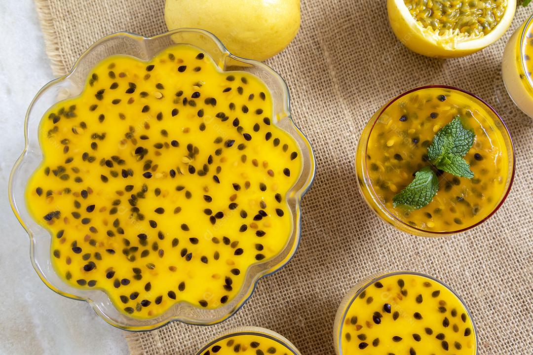 Sobremesa Mousse de maracujá servido na tigela