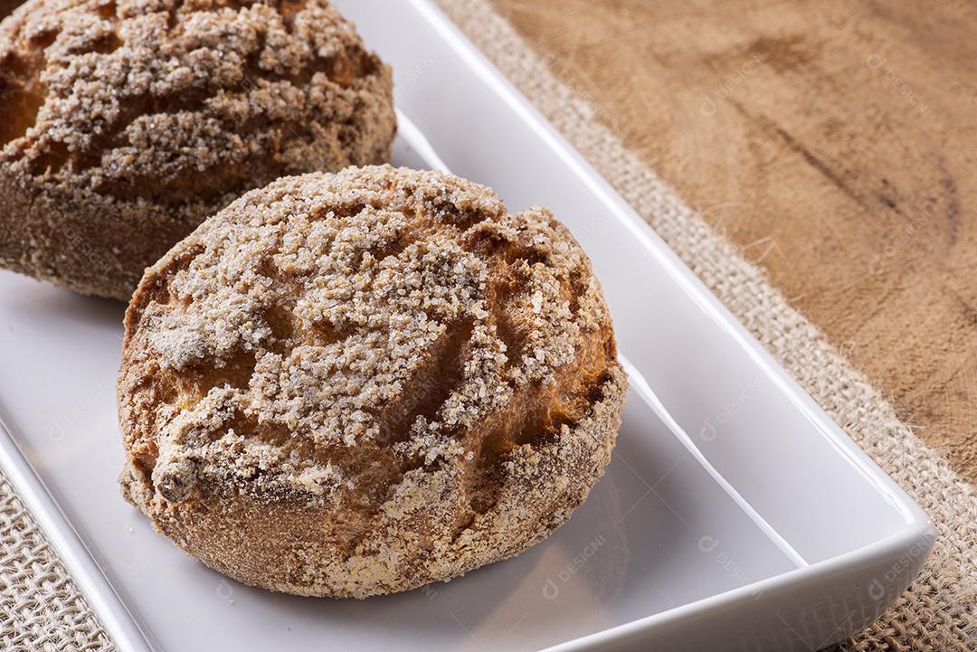 Biscoito muito tradicional no Brasil chamado Broa de Milho JPG