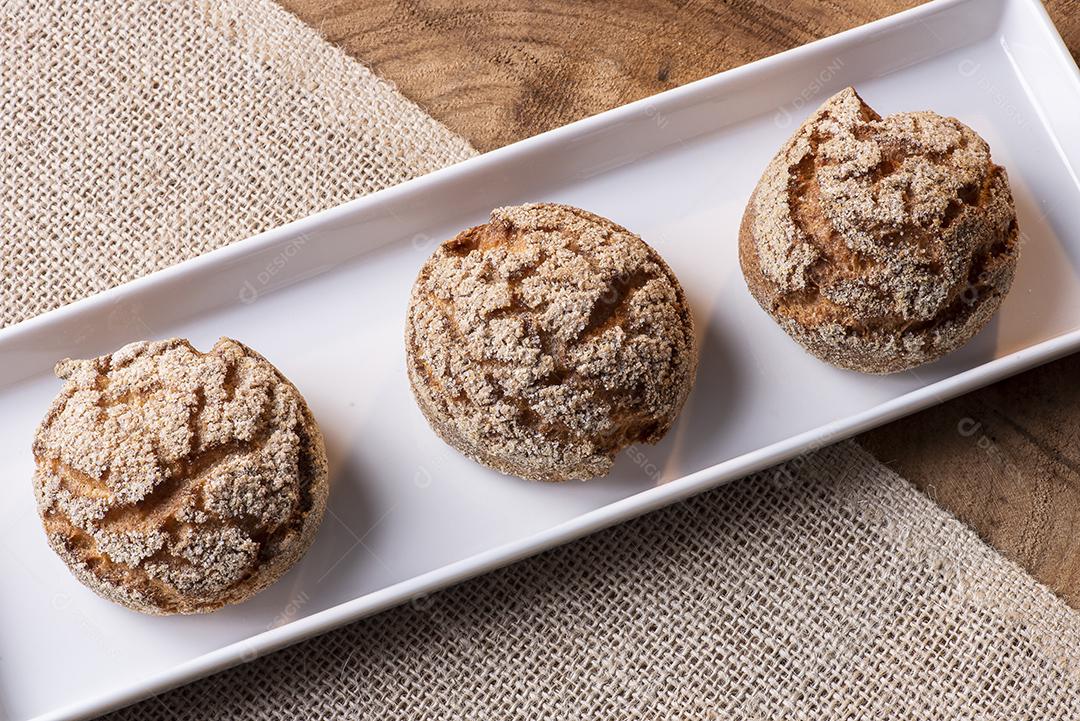 Biscoito muito tradicional no Brasil chamado Broa de Milho JPG