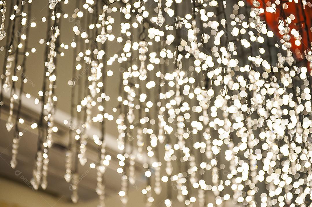 Decoração de festa com cortina de luzes. Efeito Boke JPG