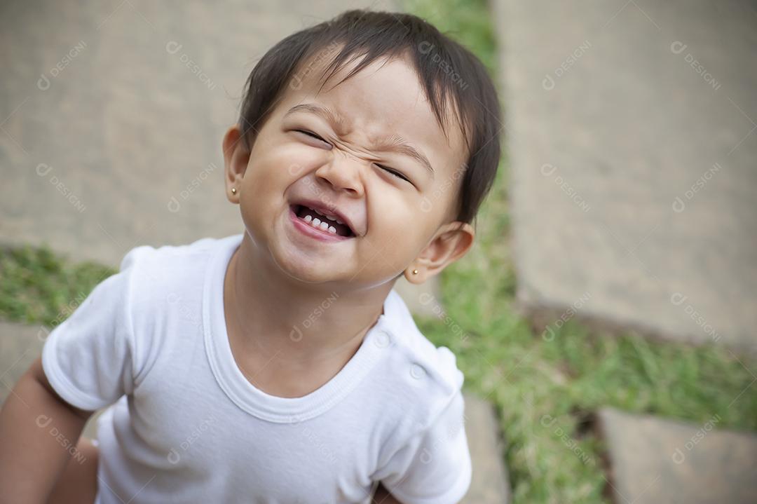 Retrato de menina de 1 ano de aparência asiática JPG