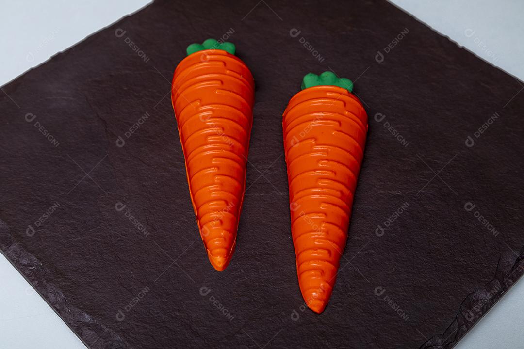 Cenoura De Chocolate Recheada Páscoa Imagem JPG