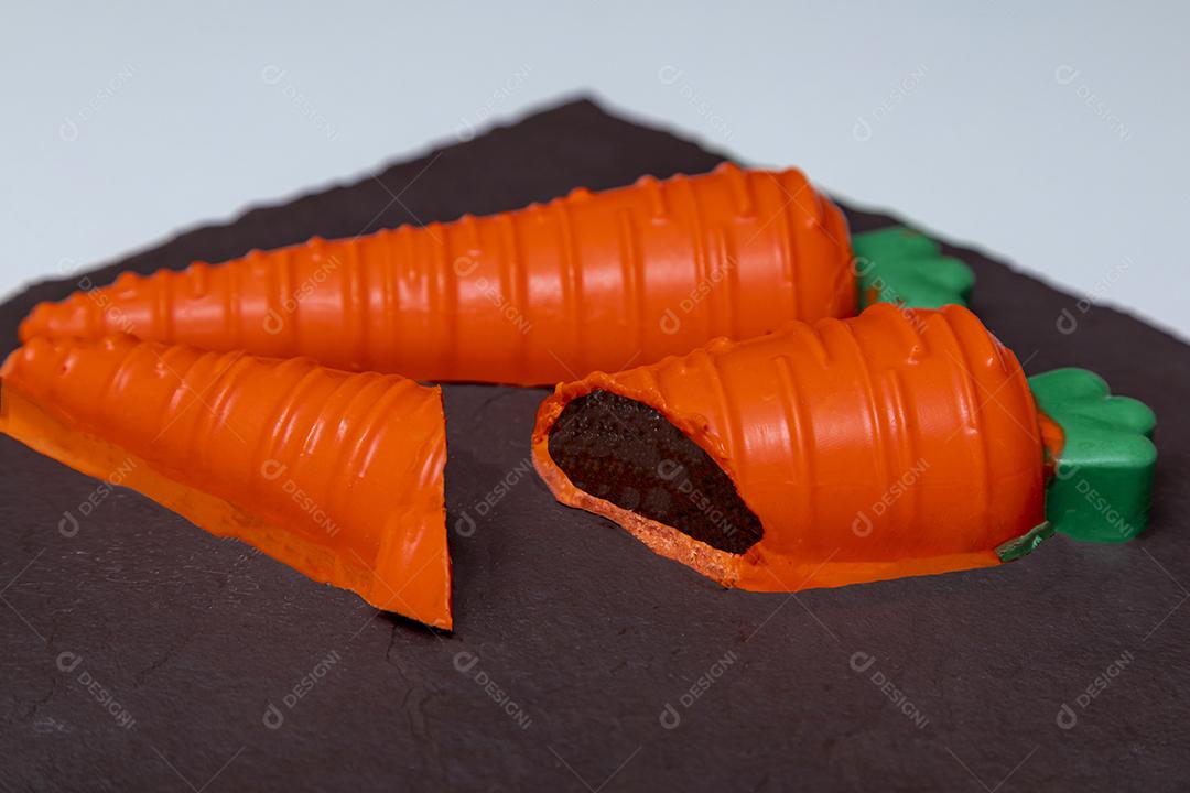 Cenoura De Chocolate Recheada Páscoa Imagem JPG