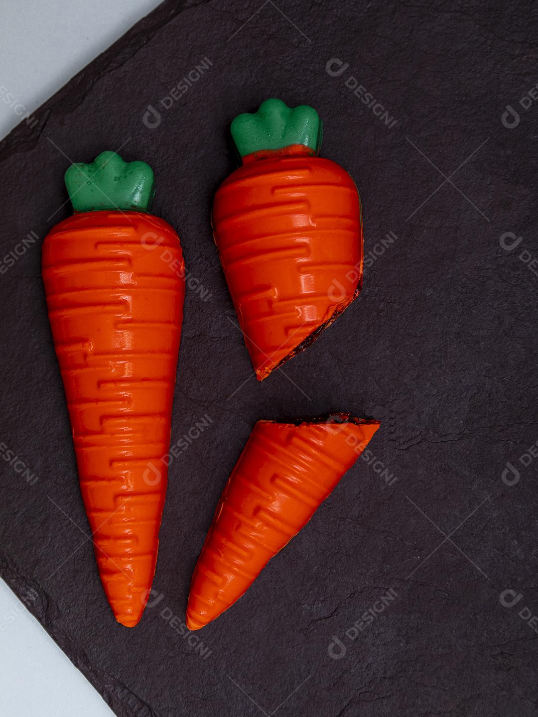 Cenoura De Chocolate Recheada Páscoa Imagem JPG