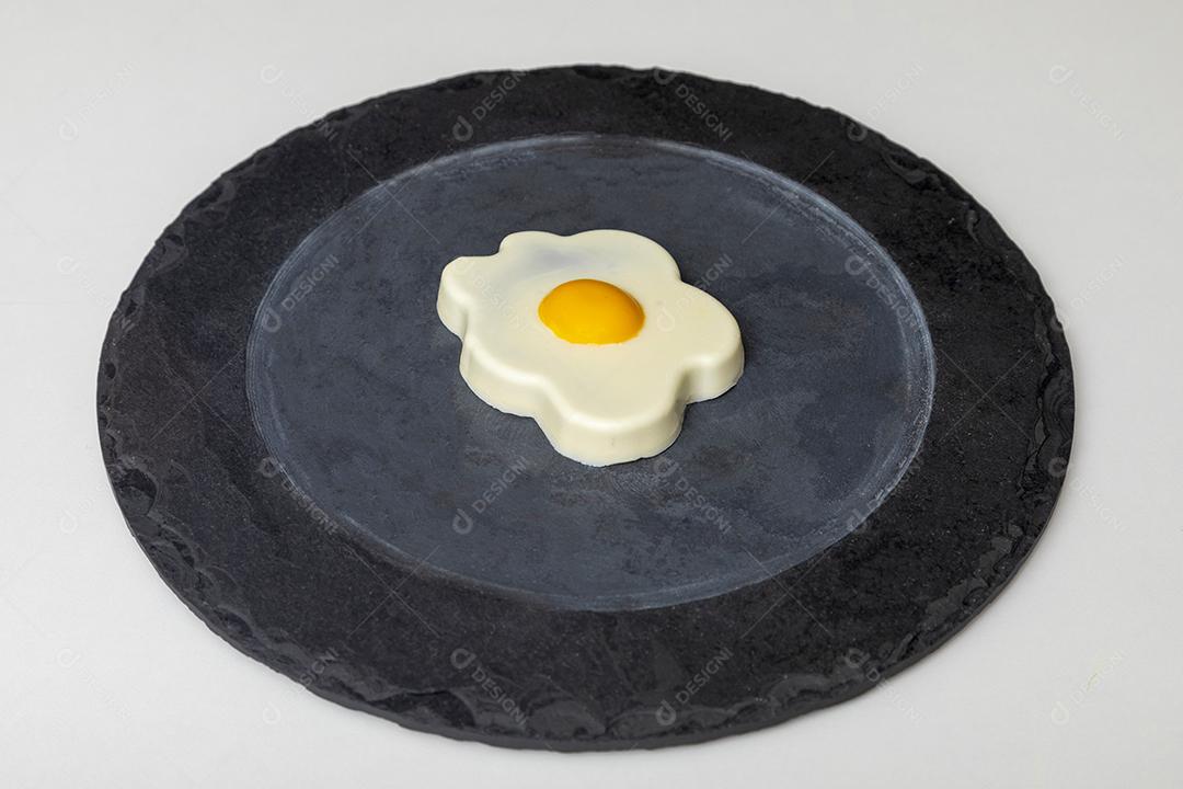 Ovos Recheados De Chocolate Formato De Ovo Frito Imagem JPG