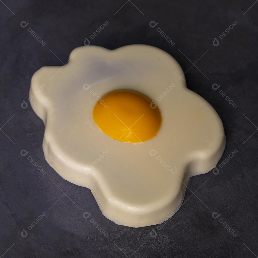 Ovos Recheados De Chocolate Formato De Ovo Frito Imagem JPG