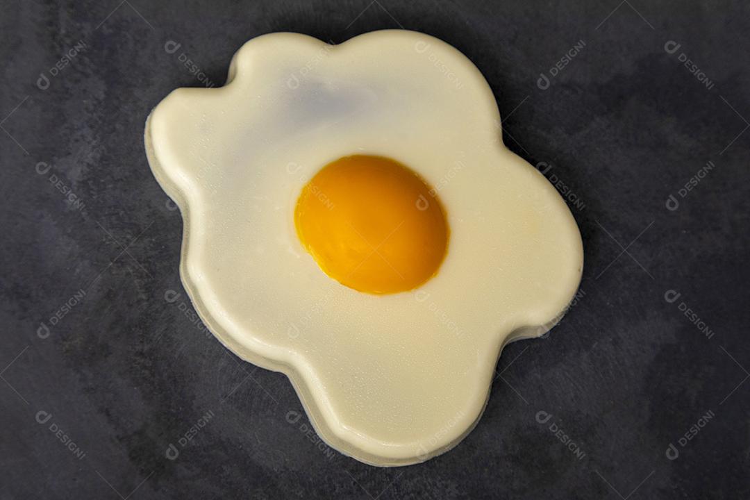 Ovos Recheados De Chocolate Formato De Ovo Frito Imagem JPG