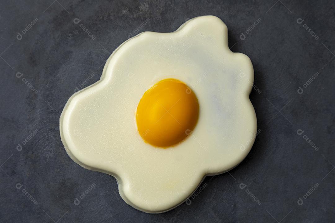 Ovos Recheados De Chocolate Formato De Ovo Frito Imagem JPG