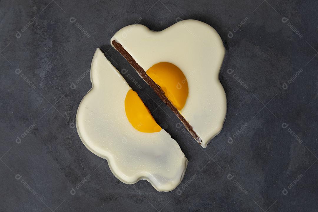 Ovos Recheados De Chocolate Formato De Ovo Frito Imagem JPG