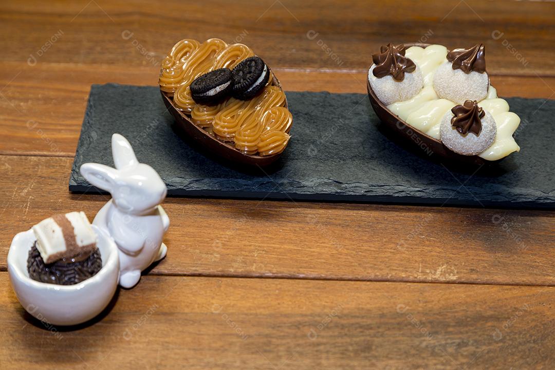 Brigadeiro trufado de chocolate em porcelana coelho Imagem JPG