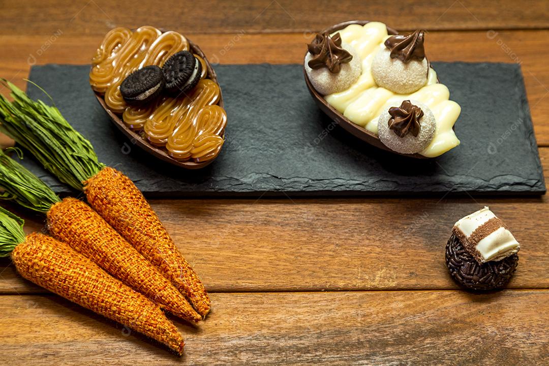 Ovo de Colher Recheado De Chocolate Imagem JPG