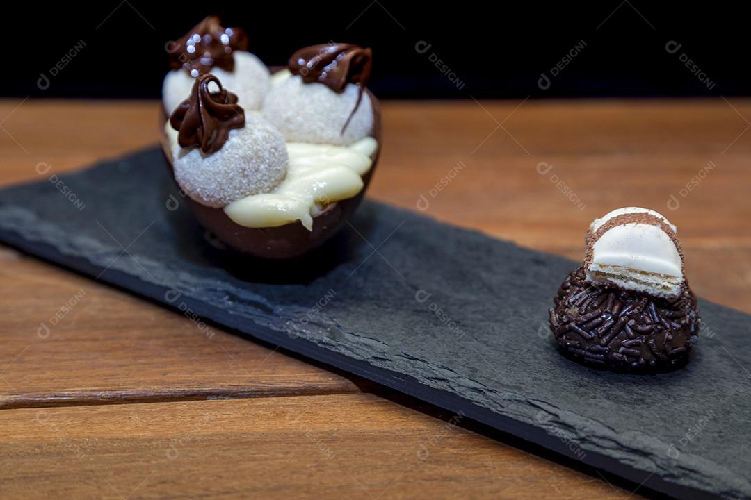 Ovo de Colher Recheado Imagem JPG