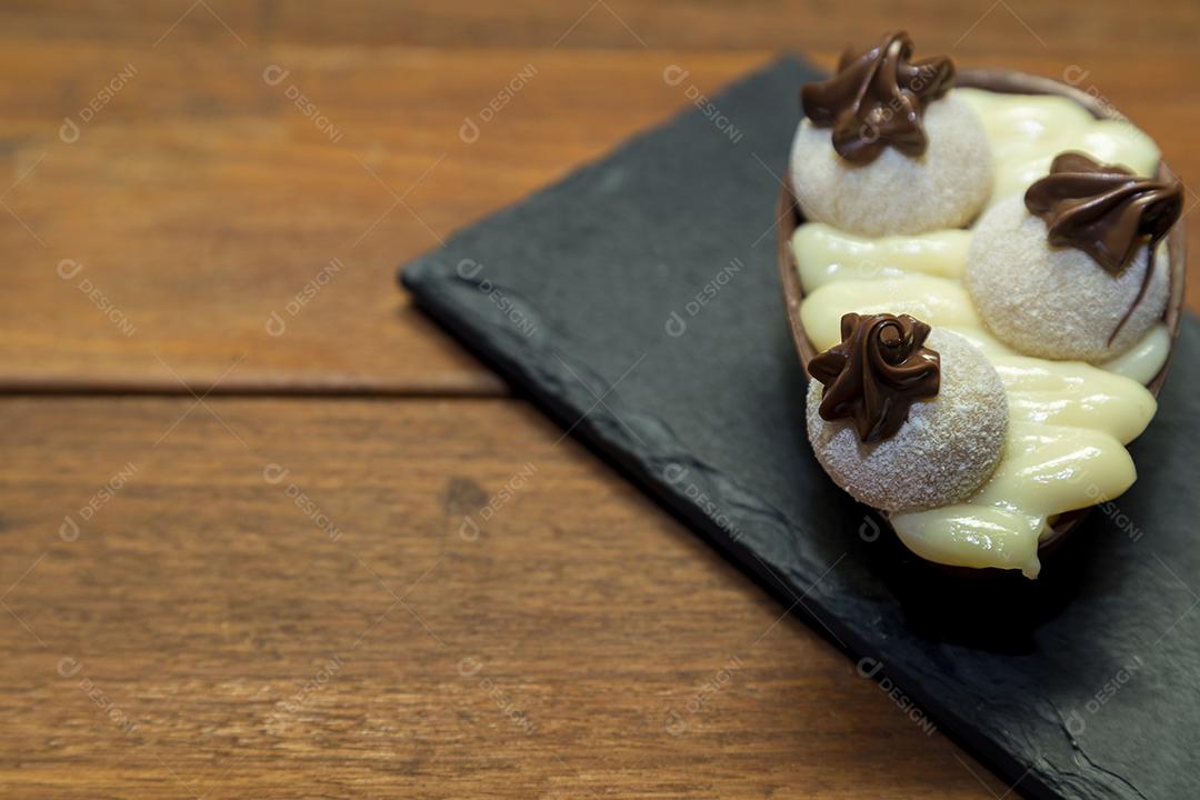 Ovo de Colher Recheado Imagem JPG