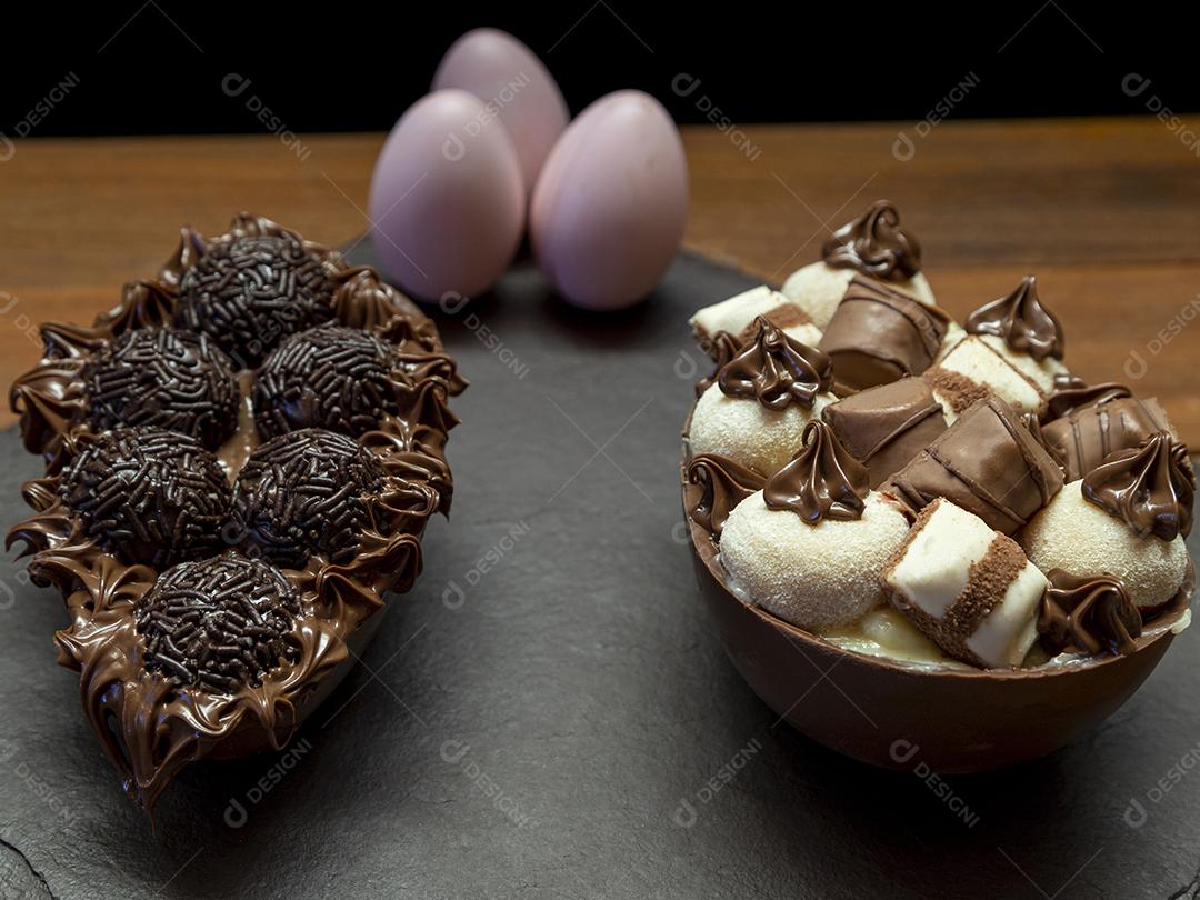 Ovo de Colher Recheado De Chocolate Imagem JPG