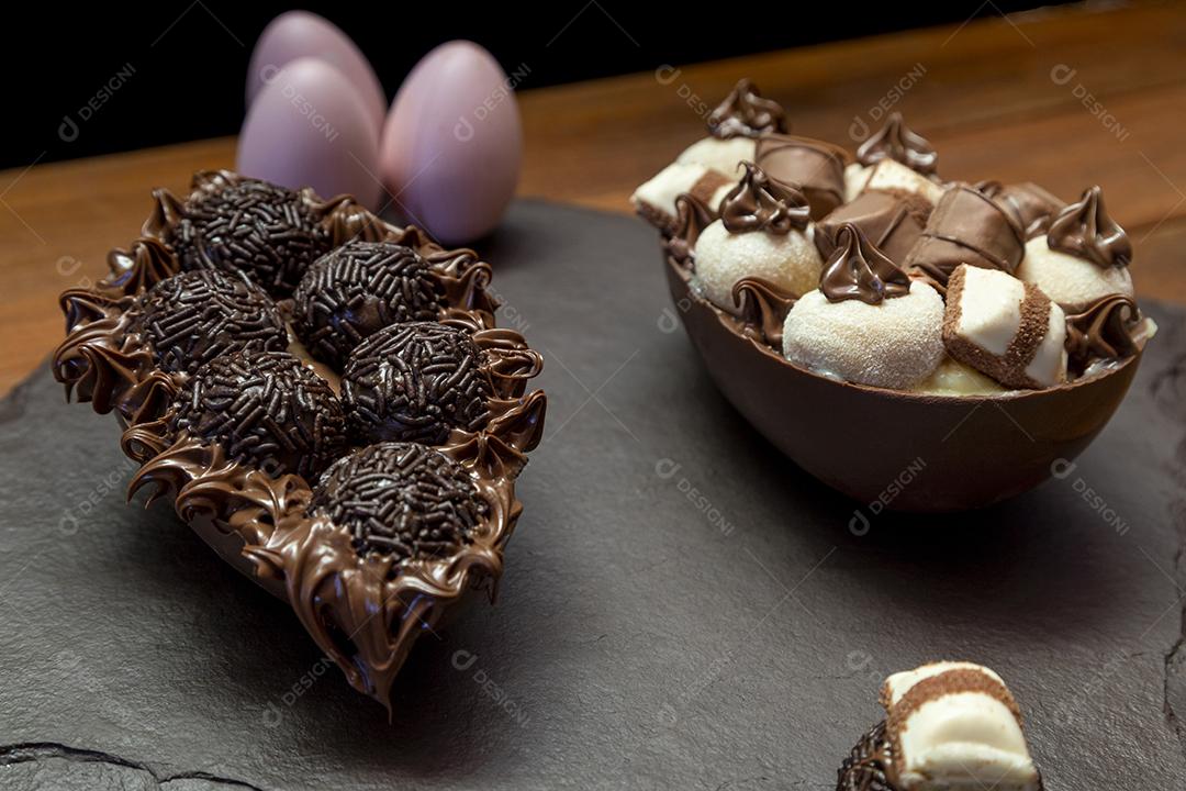 Ovo de Colher Recheado De Chocolate Imagem JPG