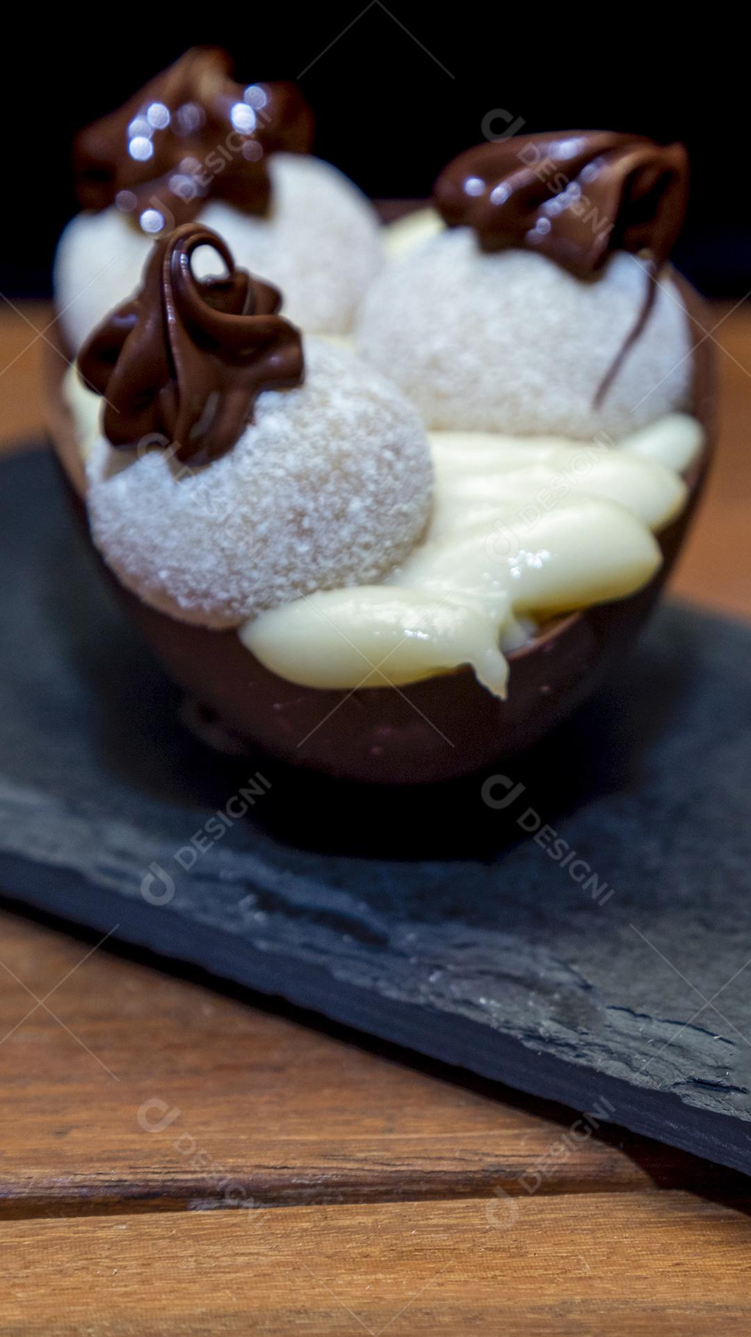 Ovo de Colher Recheado Imagem JPG