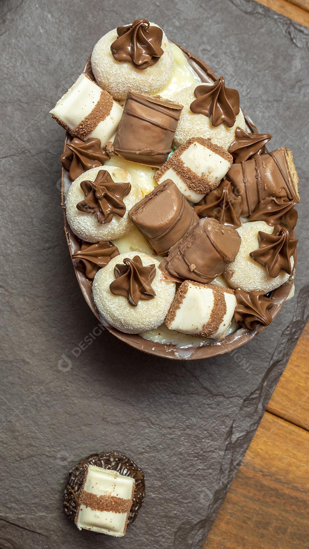 Ovos de páscoa de chocolate Imagem JPG