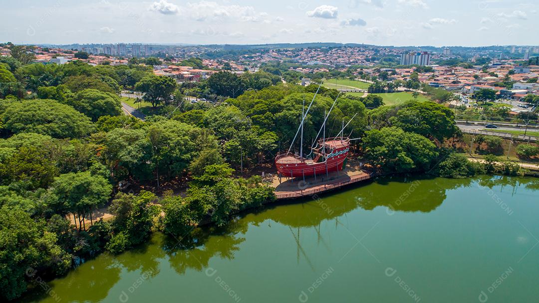 Lagoa do Taquaral em Campinas, vista de cima, parque de Portugal, São Paulo, Brasil JPG