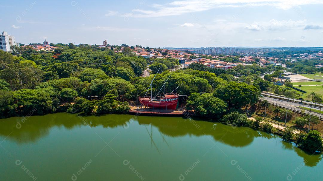 Lagoa do Taquaral em Campinas, vista de cima, parque de Portugal, São Paulo, Brasil JPG