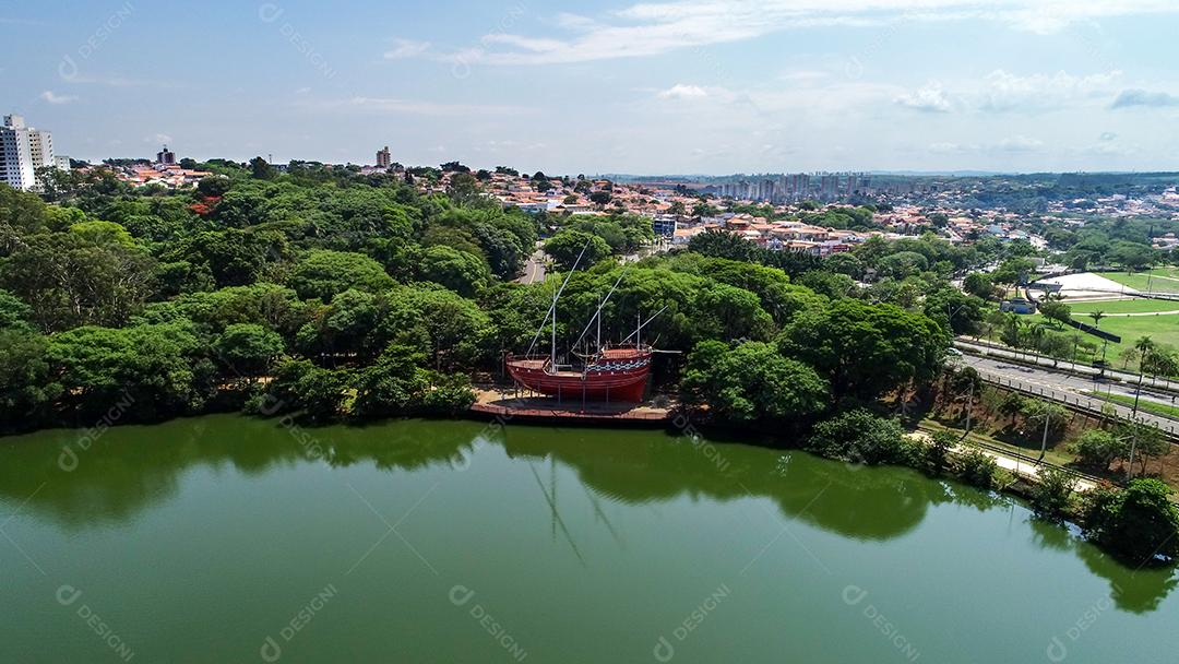 Lagoa do Taquaral em Campinas, vista de cima, parque de Portugal, São Paulo, Brasil JPG