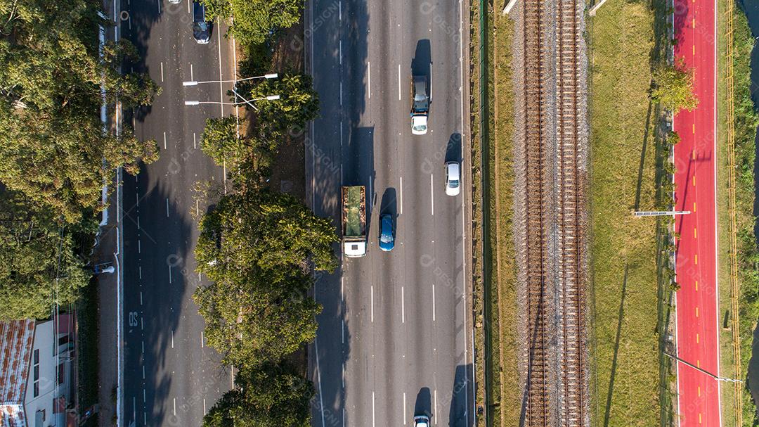 Vista aérea da área nobre de Pinheiros, São Paulo, Brasil. Com muitas árvores e edifícios modernos  JPG