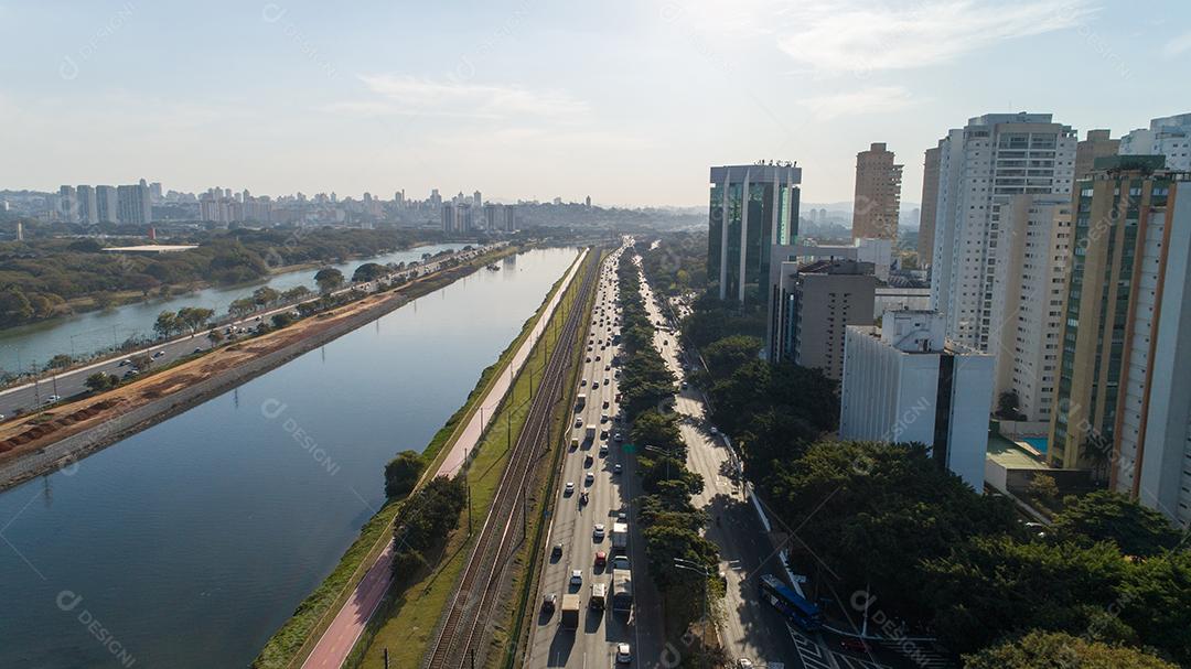 Vista aérea da área nobre de Pinheiros, São Paulo, Brasil. Com muitas árvores e edifícios modernos  JPG