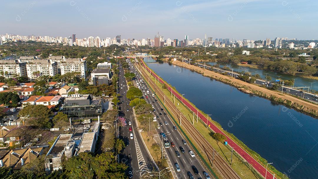 Vista aérea da área nobre de Pinheiros, São Paulo, Brasil. Com muitas árvores e edifícios modernos  JPG