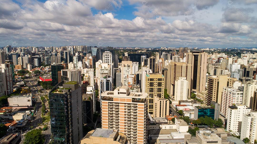 Vista aérea da cidade de São Paulo. Área de prevenção com árvores e área verde do Parque do Ibirapuera em São Paulo, Brasil JPG