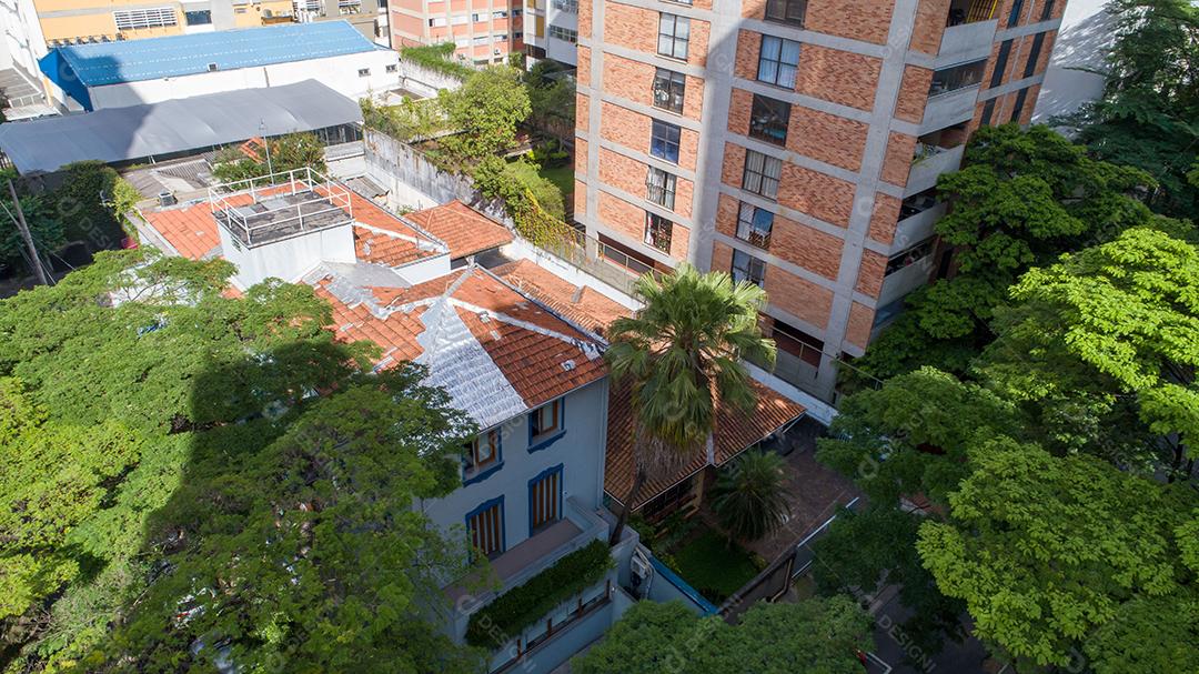 Vista aérea da cidade de São Paulo. Área de prevenção com árvores e área verde do Parque do Ibirapuera em São Paulo, Brasil JPG