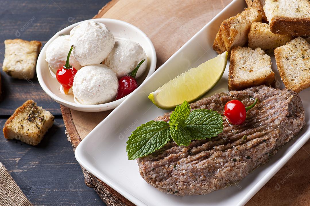 Bolas de Labaneh. Aperitivo popular do Oriente Médio labneh ou labane JPG