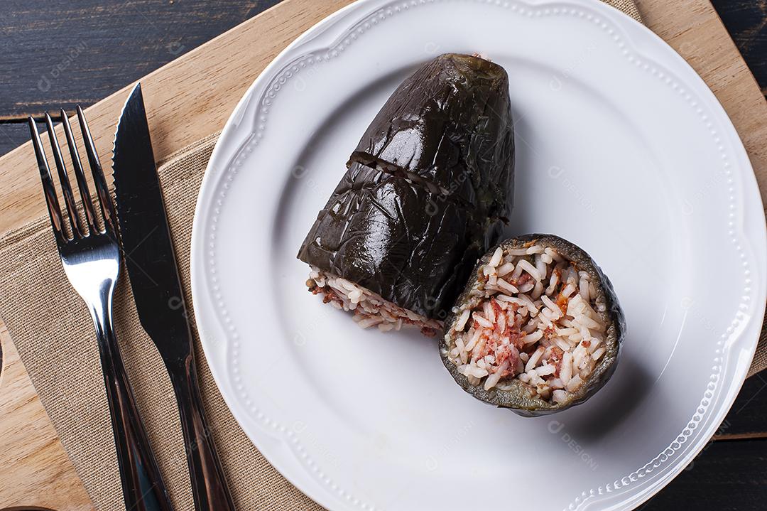 Kousa mahshi - berinjela recheada com arroz e carne. JPG