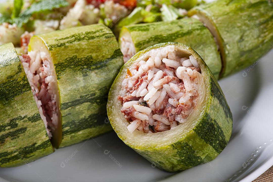 Kousa mahshi - abobrinha recheada com arroz e carne JPG