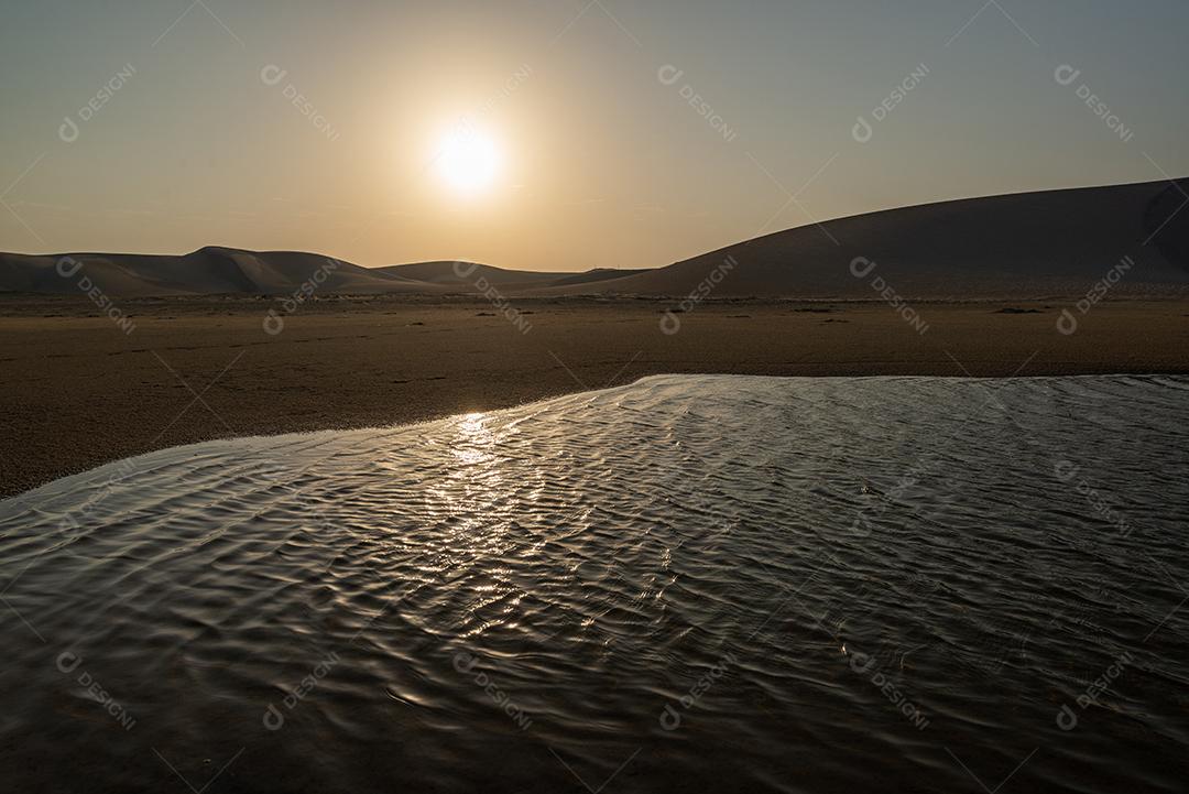 Dunas e lagoas perto da praia de Jericoacoara em Tatajuba, Camocim