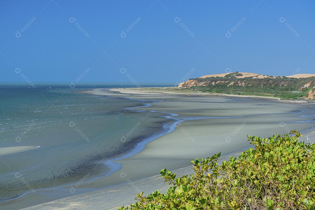 Paisagem praia onndas mar ceu azul